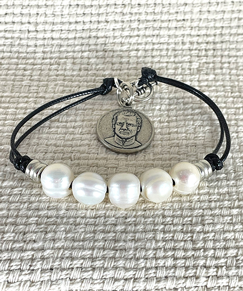 Freshwater pearl and leather bracelet
